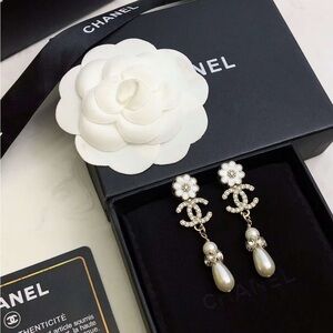 CHANEL Gold and Cream Pearl Earrings